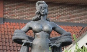 statute of lady - diana does