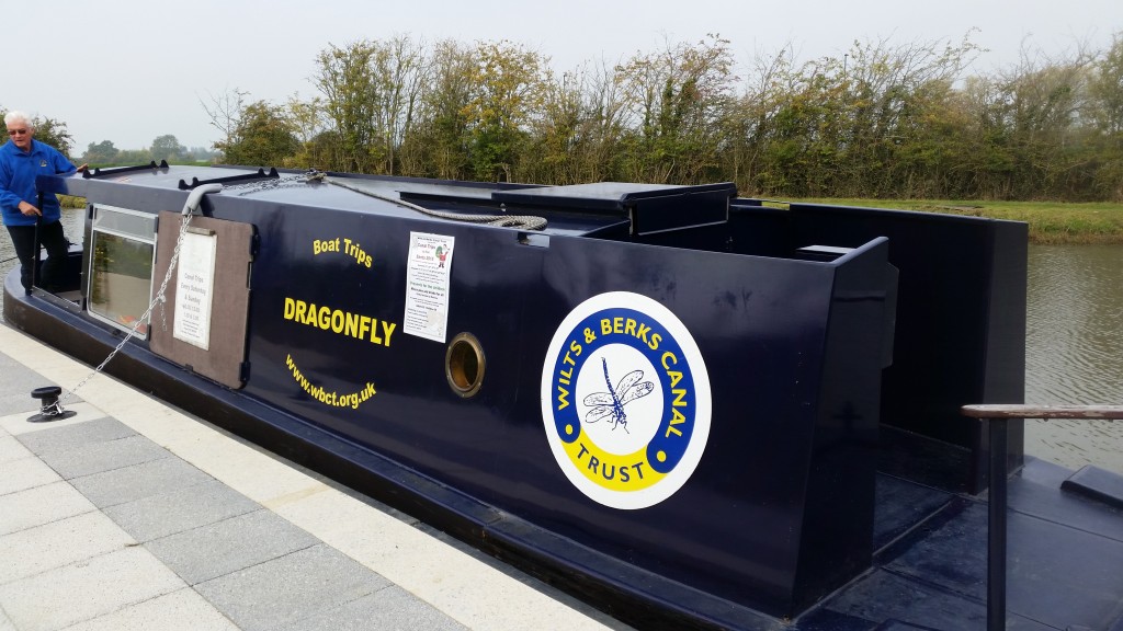 Dragonfly narrow boat - Taking a trip on Dragonfly