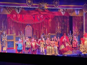 Wyvern Theatre Snow White - the entire cast at the end of the show