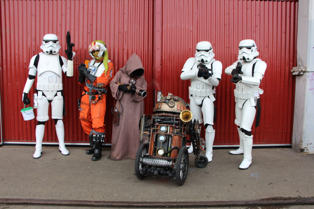 MKG With Izzy Steampunk Droid (1)