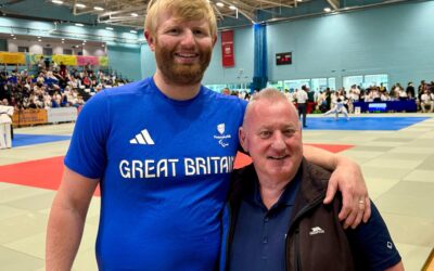 Wiltshire Paralympic Champ Presents Award