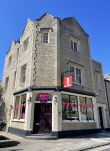 The Cricketers Reopens - the Cricketers in the GWR railway village