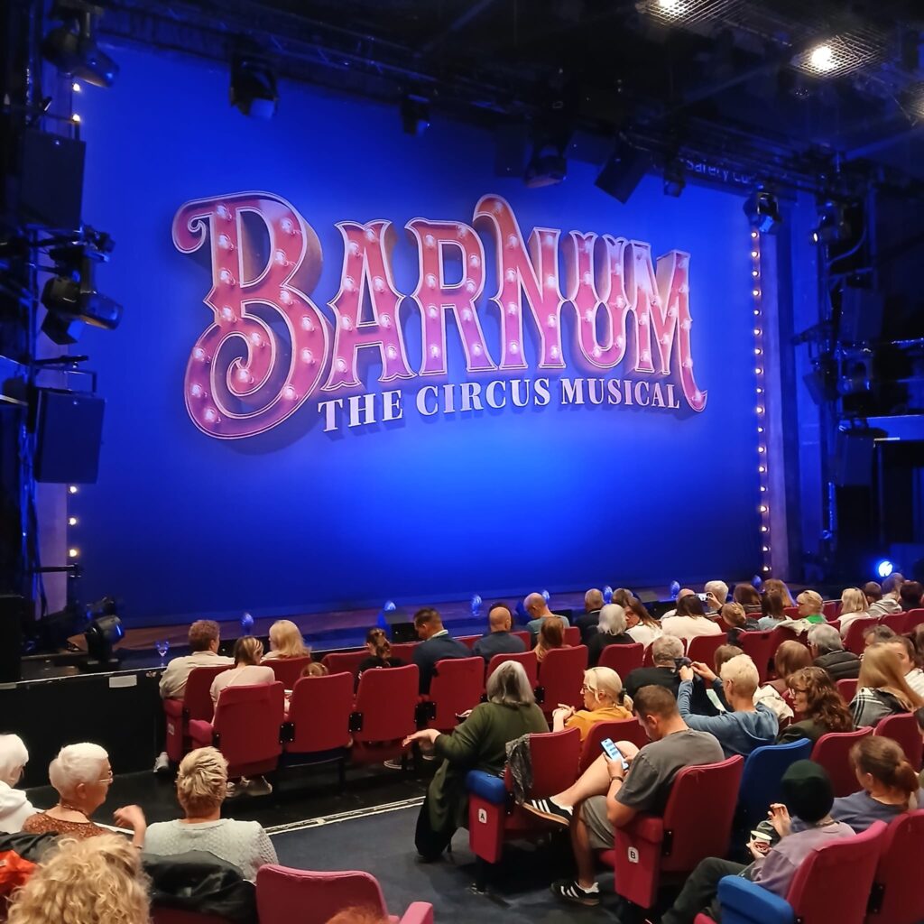 Barnum the circus musical - the safety curtain