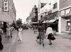 Shoppers on Regent Street in 1978 - Newsquest 